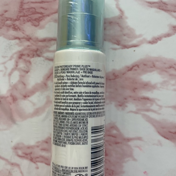 REVLON PRIME PLUS MATTIFYING AND PORE REDUCING - Picture 2 of 2